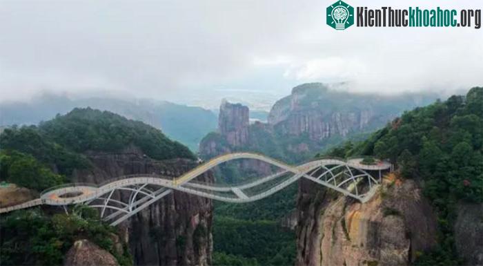 Cây cầu kính Như Ý