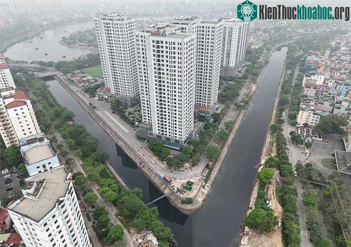 Khám phá tuyến cống ngầm "khổng lồ" dưới lòng sông Tô Lịch ảnh 1