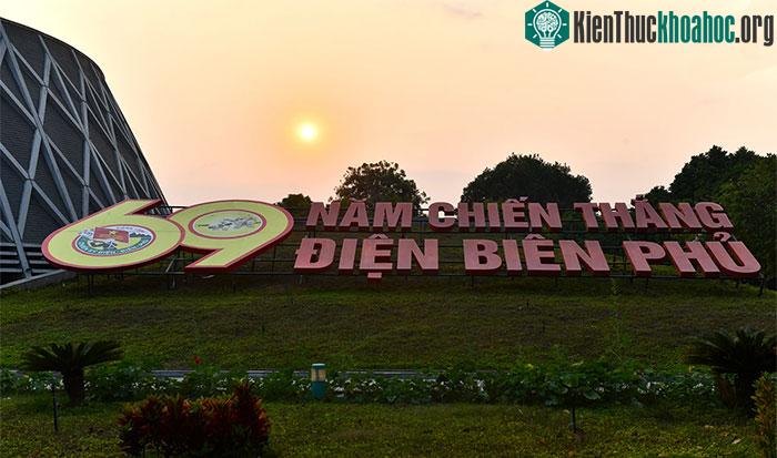 Pa-nô chào mừng kỷ niệm 69 năm Chiến thắng Điện Biên Phủ