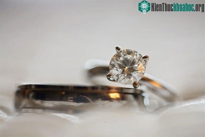 Kim cương xuất hiện từ lâu nhưng đến thế kỷ 20 mới tạo ra cơn sốt toàn cầu.