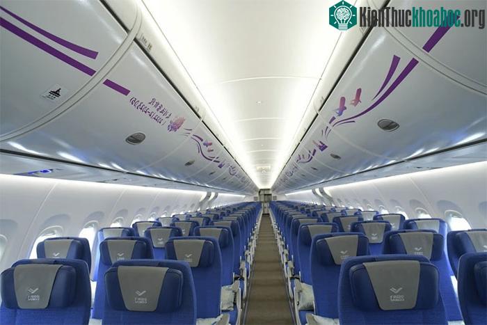 Chiêm ngưỡng bên trong máy bay "Made in China" lần đầu đến Việt Nam ảnh 2