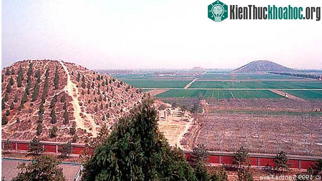 Bí ẩn về những kim tự tháp cổ xưa ở Trung Quốc: "Ngôi mộ" có hình dáng đặc biệt hay bị che giấu? ảnh 2