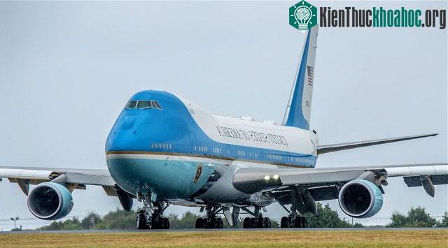 Air Force One, tàu bay của Tổng thống Hoa Kỳ có thể tiếp nhiên liệu trên không