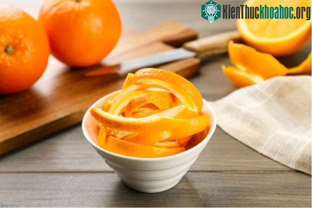 Tinh dầu từ vỏ quýt còn có tác dụng dưỡng da khô, nứt nẻ.