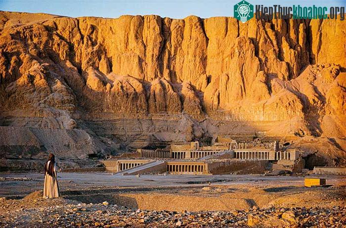 Ảnh chụp ngôi đền Hatshepsut năm 1955.