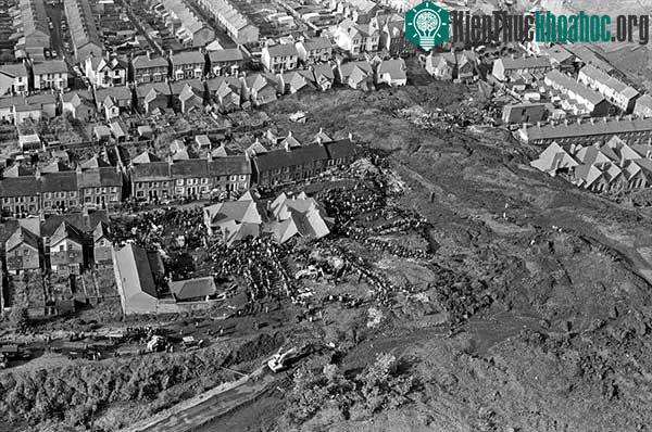 Thảm họa Aberfan là một cú sốc lớn đối với cộng đồng Aberfan và cả nước Anh.