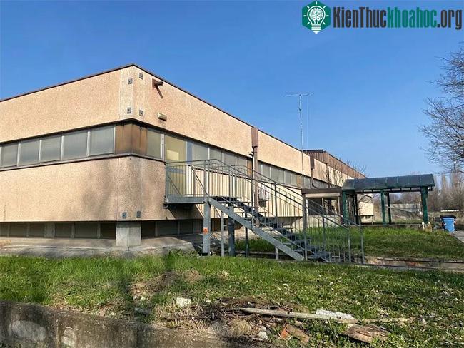 Phòng tập thể dục của Meucci được sưởi ấm bằng lò hơi chạy bằng hydro.
