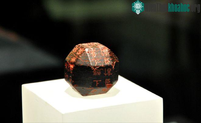 Chủ nhân của con dấu này đó chính là Độc Cô Tín.