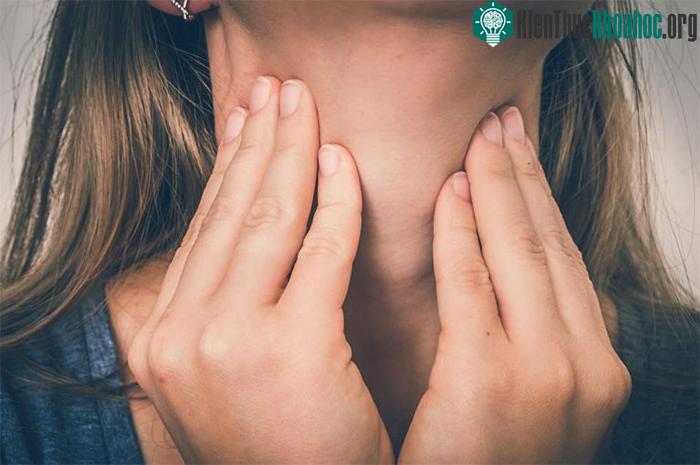 Viêm amidan do vi khuẩn có thể cần sử dụng kháng sinh.