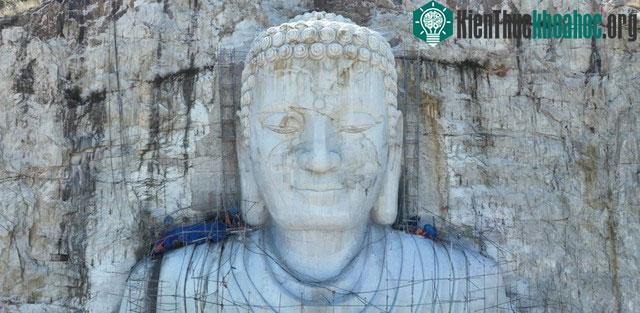 Hiện tại, tượng Phật đã hoàn thiện được phần thân trên