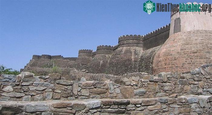 Kumbhalgarh sau đó vẫn tiếp tục được mở rộng và hoàn thiện cho tới tận thế kỷ 19