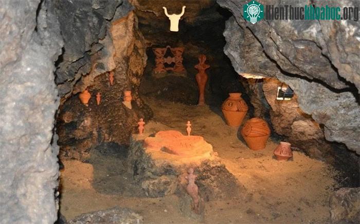 Triển lãm Trypillia trong bảo tàng hang động Verteba