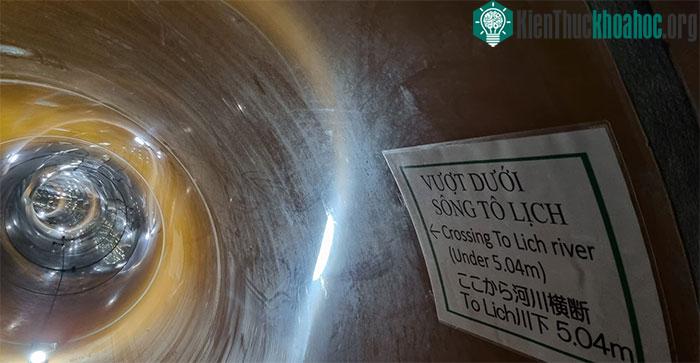 Khám phá tuyến cống ngầm "khổng lồ" dưới lòng sông Tô Lịch ảnh 4