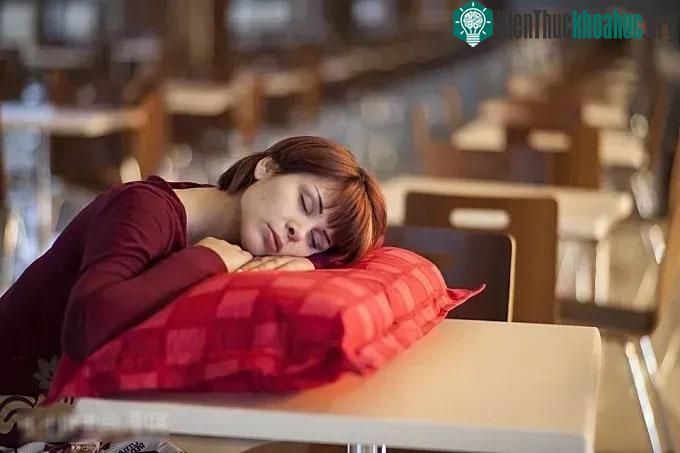 Người Tây Ban Nha cũng duy trì thói quen nghỉ trưa đều đặn.