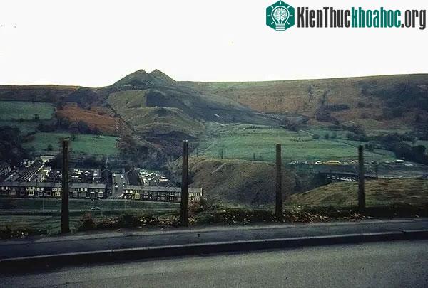 Thảm họa Aberfan qua hình ảnh: Câu chuyện có thật về thảm kịch chấn động xứ Wales năm 1966! ảnh 7
