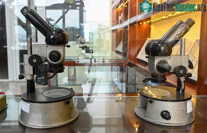 Mẫu kính hiển vi được sản xuất tại Liên Xô