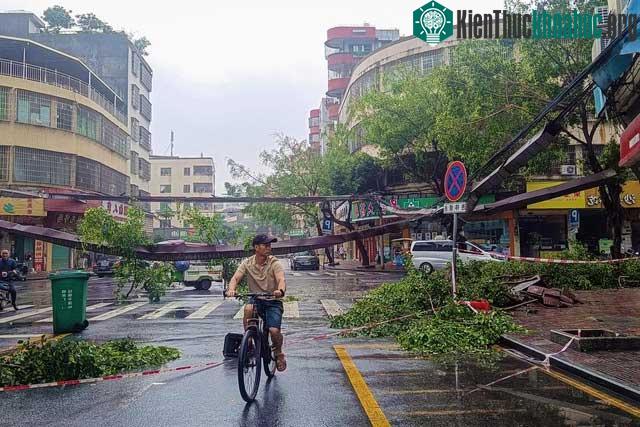 Lũ lụt nghiêm trọng nhất trong 100 năm đổ bộ Trung Quốc, ảnh từ trên cao tiết lộ hiện trường kinh hoàng ảnh 8