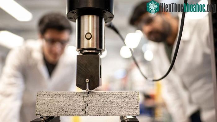 Đại học Princeton đã tạo ra vật liệu vượt trội hơn xi măng về khả năng chống nứt