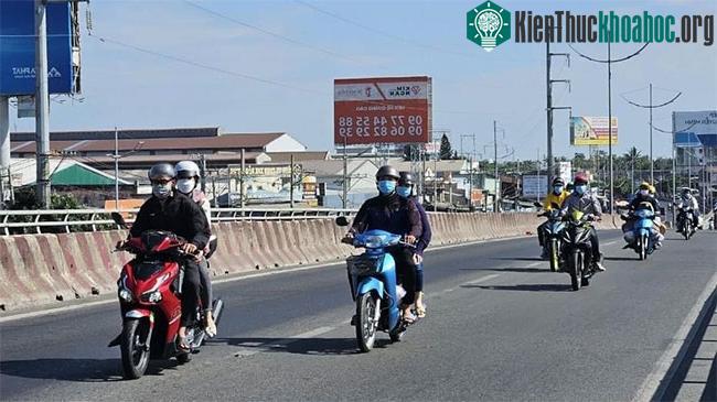 Dịp nghỉ lễ 30/4-1/5, cả nước nắng nóng gay gắt.