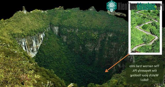 Hố sụt Xiaozhai Tiankeng được mệnh danh là "Hố trời" bởi vẻ đẹp hùng vĩ và bí ẩn.