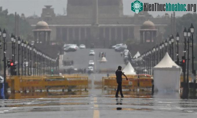 Ảo ảnh xuất hiện trên Đường Kartavya tại New Delhi, Ấn Độ