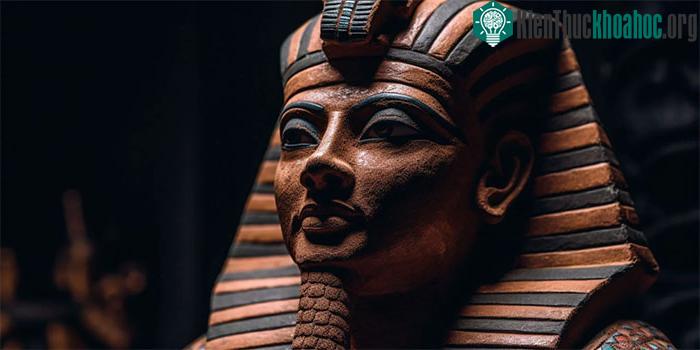 Một bức tượng Pharaoh Ramesses II