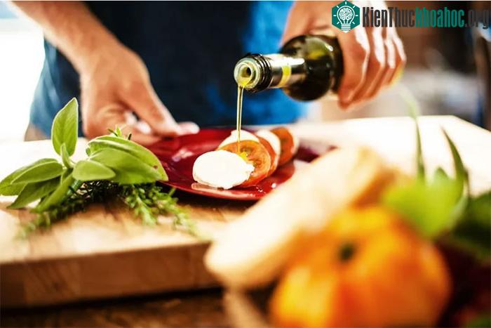 &nbsp;Dầu ô liu có nhiều tác động tốt cho cơ thể, đặc biệt là sức khỏe tinh thần.