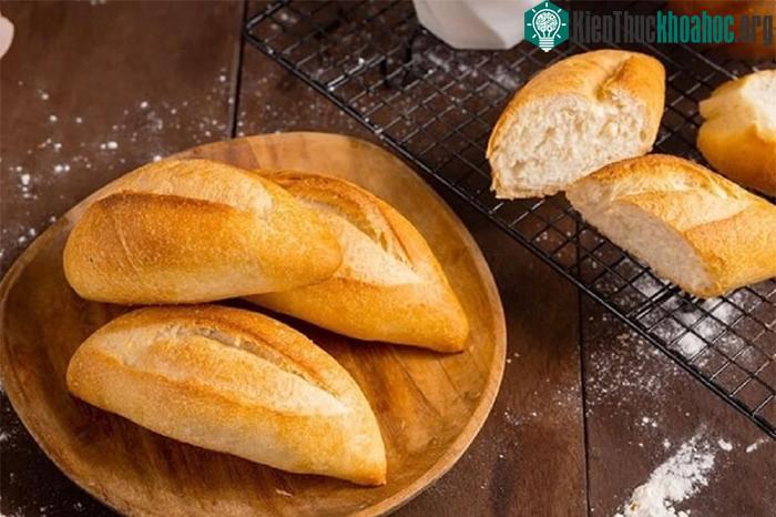 Hãy từ chối mua và sử dụng bánh mì được gói bằng giấy báo.