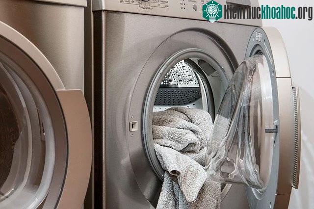 Máy giặt cửa trước.