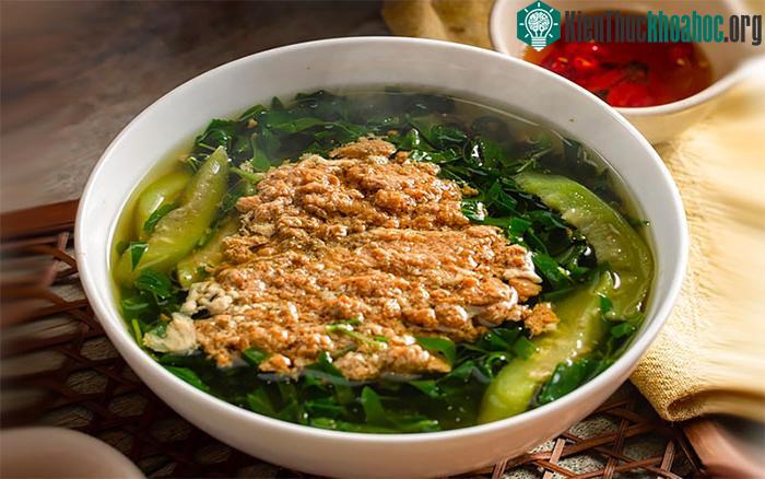 Canh cua rau đay, mùng tơi.