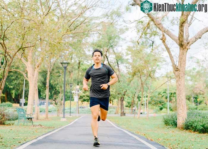 Các bài tập đi bộ hoặc chạy bộ ở vận tốc thấp sẽ đưa bạn vào trạng thái vận động vừa phải.