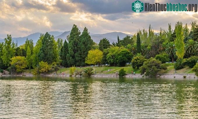 Hồ O’Higgins/San Martín là một hồ sông băng ở Patagonia.