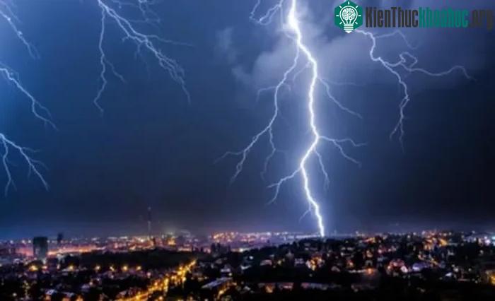 Sau những ngày/ đợt nắng nóng thì rất dễ có dông, sét.