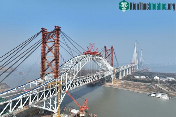 Trung Quốc chính thức nối xong đại công trình "3 trong 1" lơ lửng giữa trời khiến thế giới kinh ngạc ảnh 3