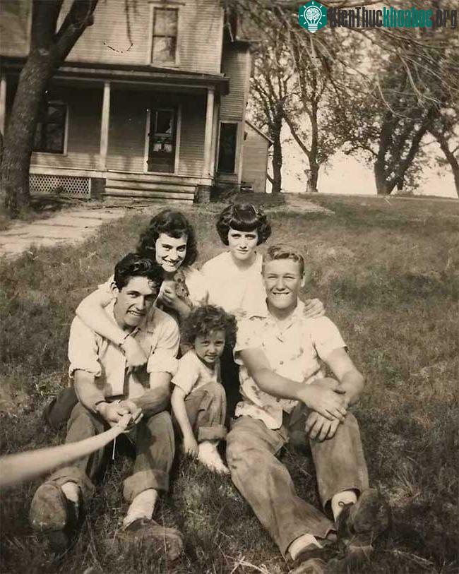 Sử dụng gậy chụp selfie trong những năm 1940.
