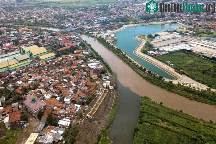 Sông Citarum, đoạn chảy qua Tiểu khu Bojongsoang ở phía nam Bandung