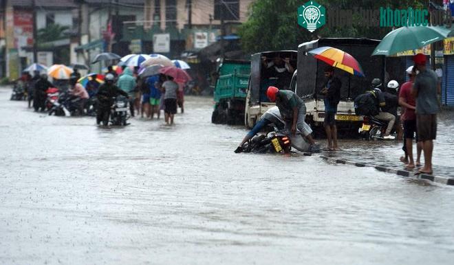 Khủng hoảng do mưa lũ tại Sri Lanka: Đóng cửa trường học, hàng ngàn người phải di tản, sống mòn chờ tiếp tế ảnh 3