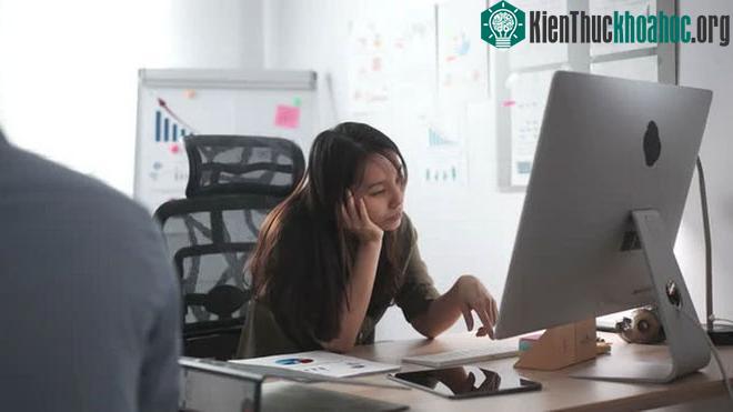 Người bị suy nhược thần kinh ngoài việc thường xuyên thấy mệt mỏi còn rất dễ nổi giận