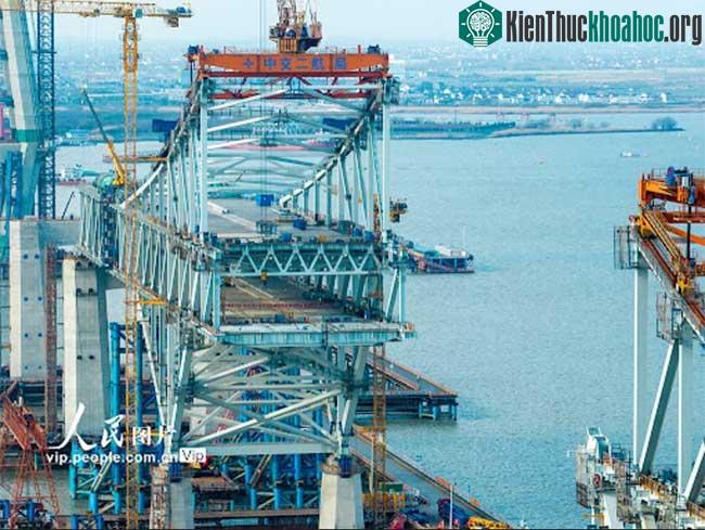 Trung Quốc chính thức nối xong đại công trình "3 trong 1" lơ lửng giữa trời khiến thế giới kinh ngạc ảnh 6