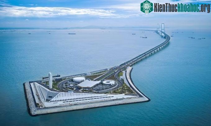 Đảo nhân tạo thuộc công trình cầu vượt biển Thâm Quyến - Trung Sơn.