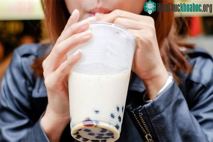 Trà sữa đã và đang trở thành một thức uống khoái khẩu của giới trẻ.