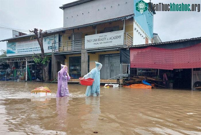 Áp thấp nhiệt đới sau khi vào đất liền đã suy yếu.
