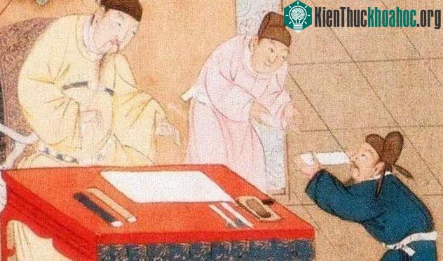 Trước khi chế độ dấu tên trong bài thi được phát minh, thường xảy ra hành vi gian lận, thiên vị.
