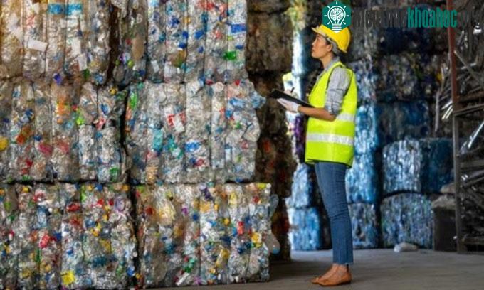 Tái chế hóa học có nhiều lợi thế về xử lý rác thải nhựa so với tái chế cơ học.