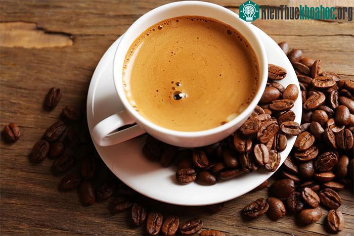 Cà phê rang xay có hàm lượng kahweol và cafestol cao, đây là 2 chất có đặc tính chống viêm.