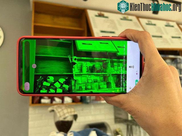 Sử dụng điện thoại để kiểm tra thiết bị quay lén.