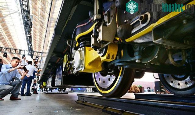 &nbsp;Tàu được trang bị tốc độ tối đa là 87 dặm/giờ (140 km/giờ).