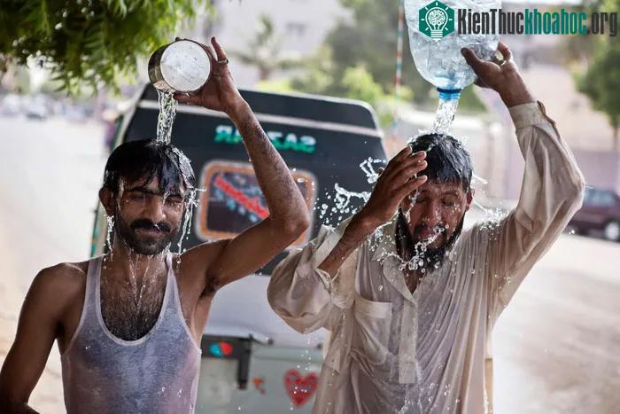 Nắng nóng gây hại não hơn chúng ta tưởng ảnh 1