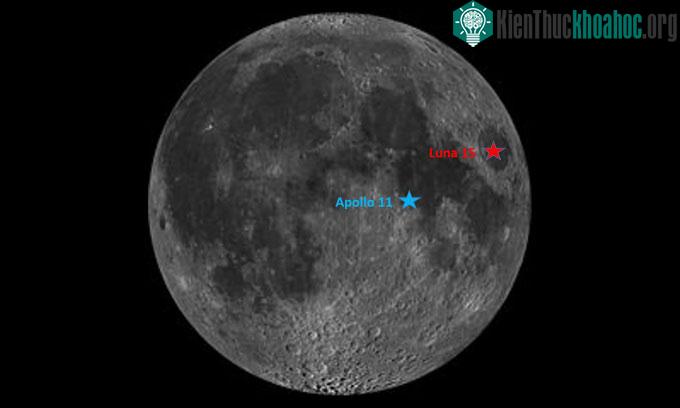 Vị trí hạ cánh của tàu Apollo 11 và Luna 15 trên Mặt trăng.