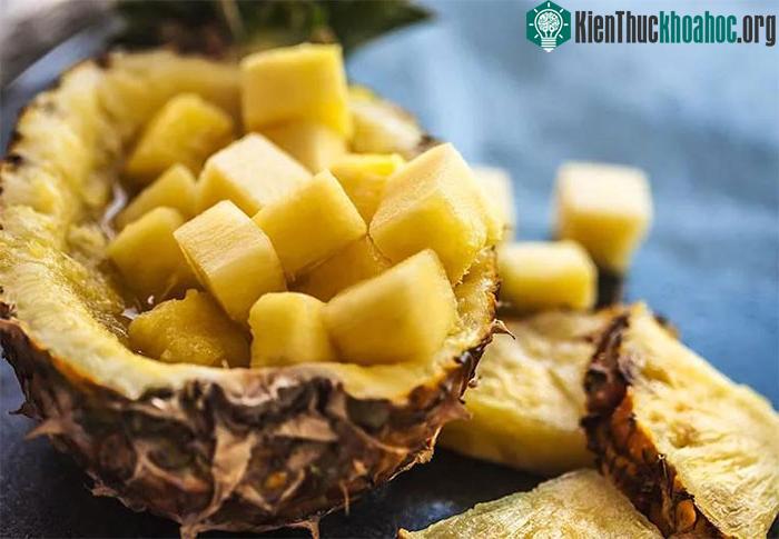 Dứa chứa một lượng lớn axit trái cây